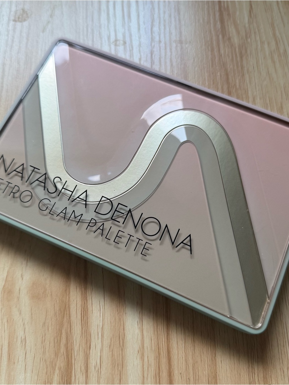 Natasha Denona Retro Glam Palette — Pink, Sage, Mint & Neutral Shadows - Picture 3 of 5